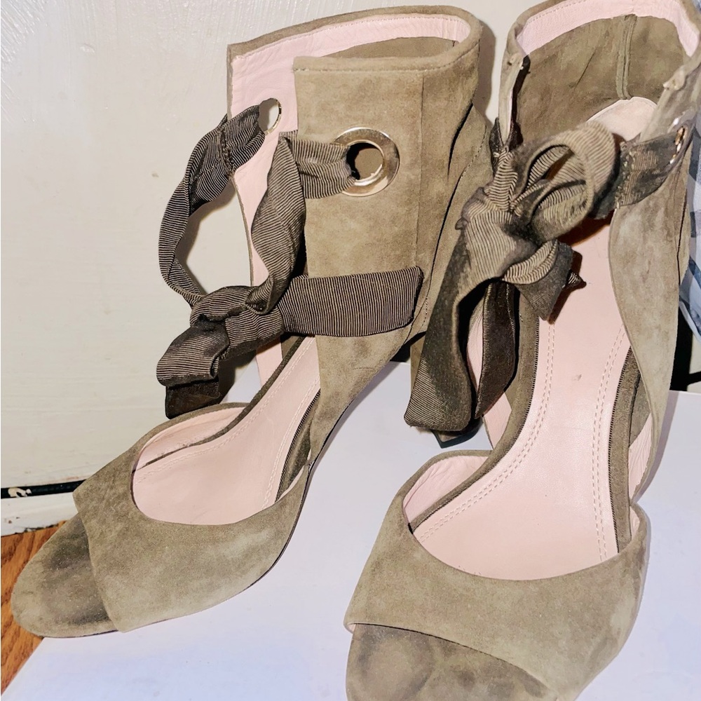 A•D & DAUGHTERS HEELS (olive)- size 8